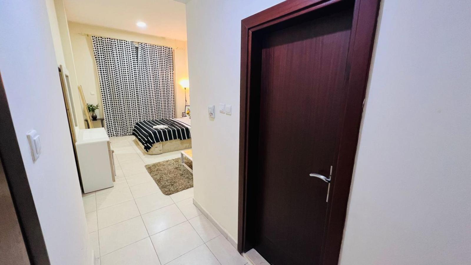 Master With Attach Bathroom Near Mall Of The Emirates